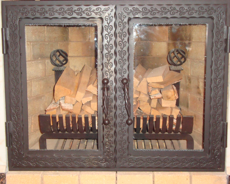 Каминная дверь с покрытием под бронзу фото в Краснодаре